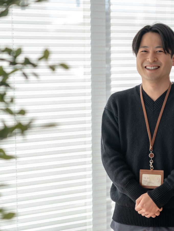 北山建築の設計士がお客様と間取りを相談している風景